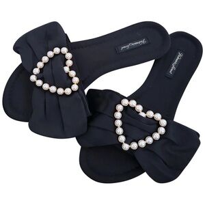 Victoria's Secret Embellished Satin Bow
Slide Pearl Heart Black Size Large 9/10